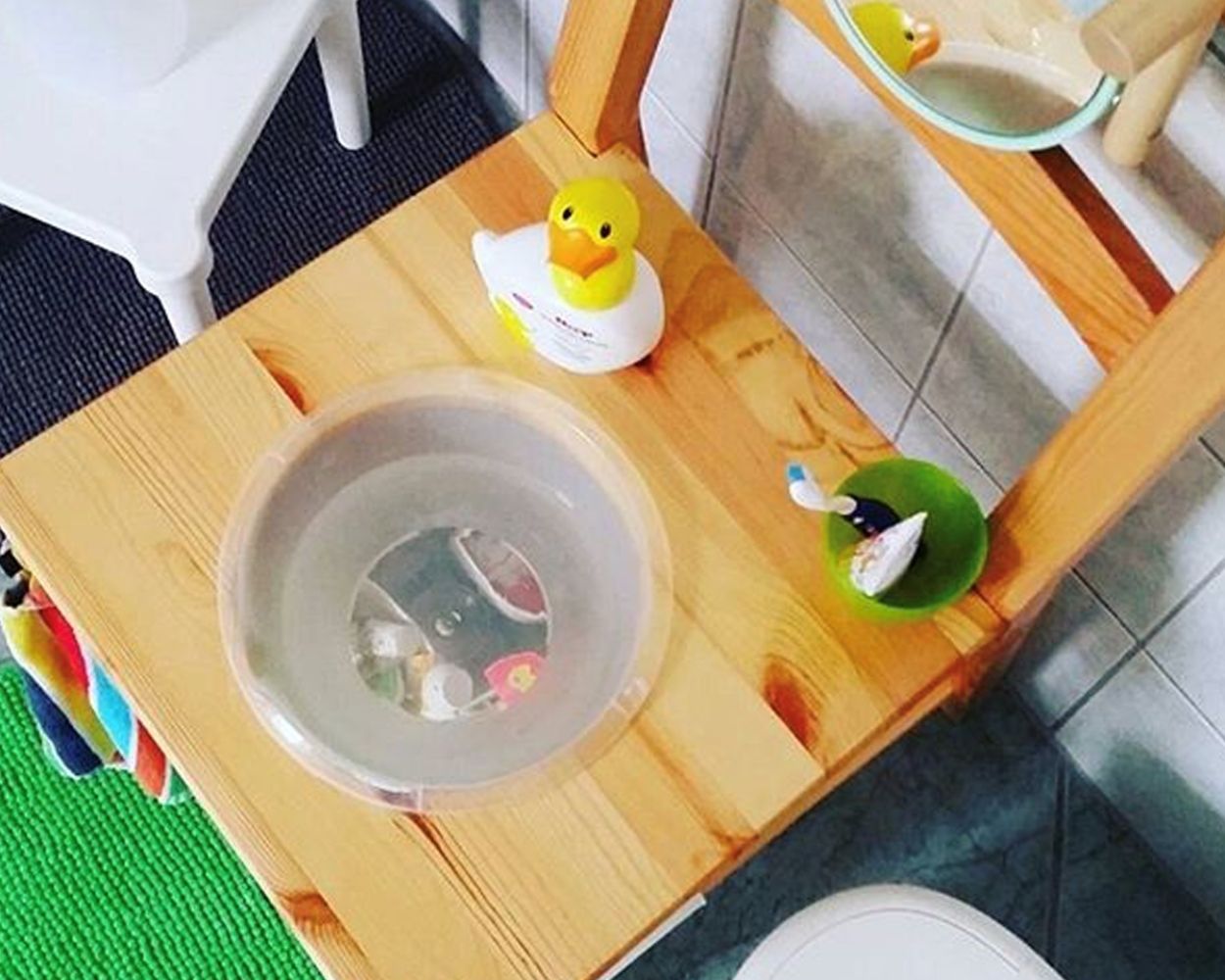 Montessori Waschtisch aus IKEA Stuhl